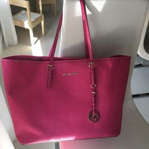 Michael Kors Jet Set Travel Tote Hot Pink